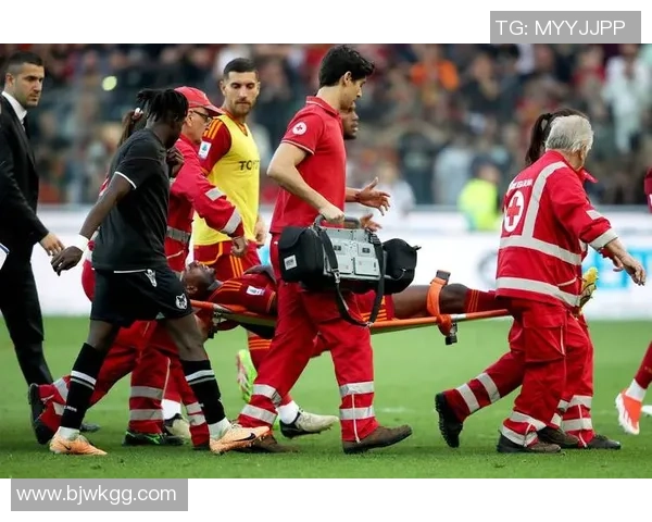 足球场上故意伤害球员是否构成犯罪及相关法律责任探讨