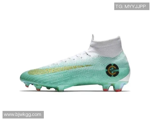 C罗亲穿足球鞋助力无数传奇球星崛起背后故事揭秘 C罗亲穿足球鞋助力无数传奇球星崛起背后故事揭秘