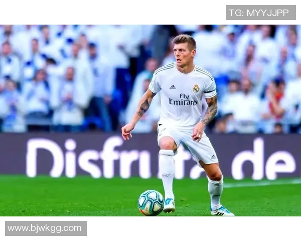 全球足球巨星巅峰之路探索 盘点最成功球员的成就与传奇 全球足球巨星巅峰之路探索 盘点最成功球员的成就与传奇