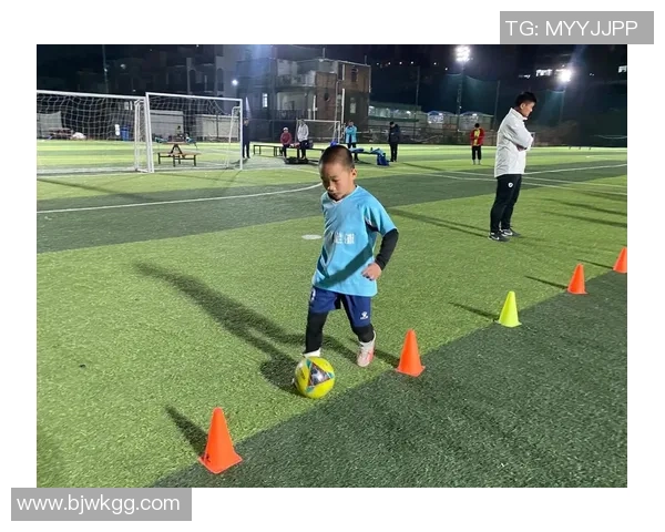 深圳足球小球星崭露头角 未来潜力无限引发各界关注